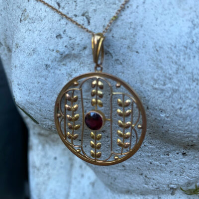 9ct Gold & Ruby Pendant & 9ct Gold Chain