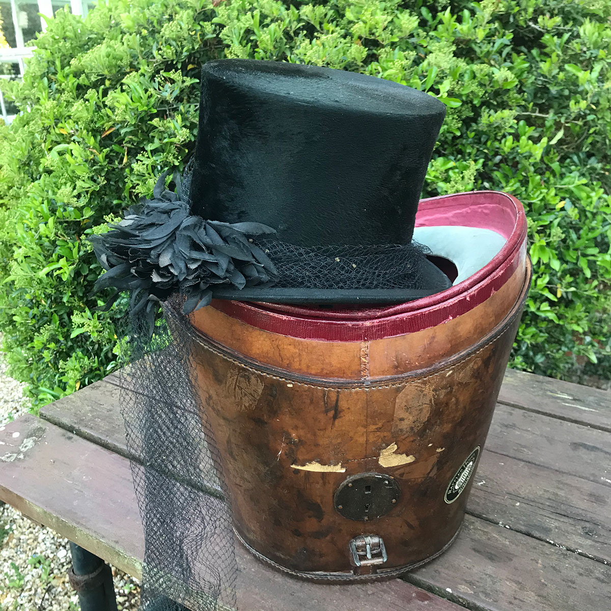 Ladies Riding Hat with Veil in Fitted Leather Hatbox