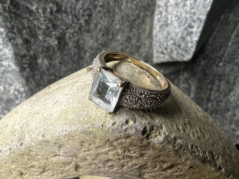 9ct Gold, Aquamarine & Diamond Ring - Image 2