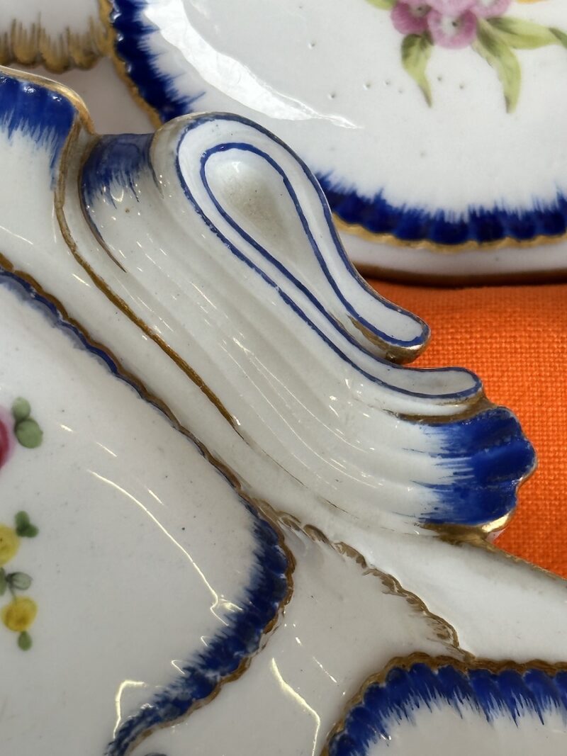 SEVRES Pair of Shell Shaped, Gilded Dishes c1750 - Image 4