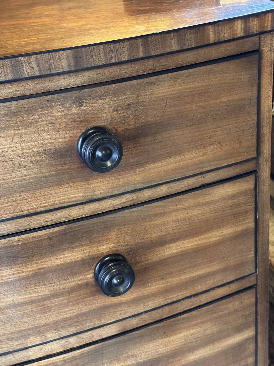 Mahogany Bow Fronted Chest of Drawers - Image 2